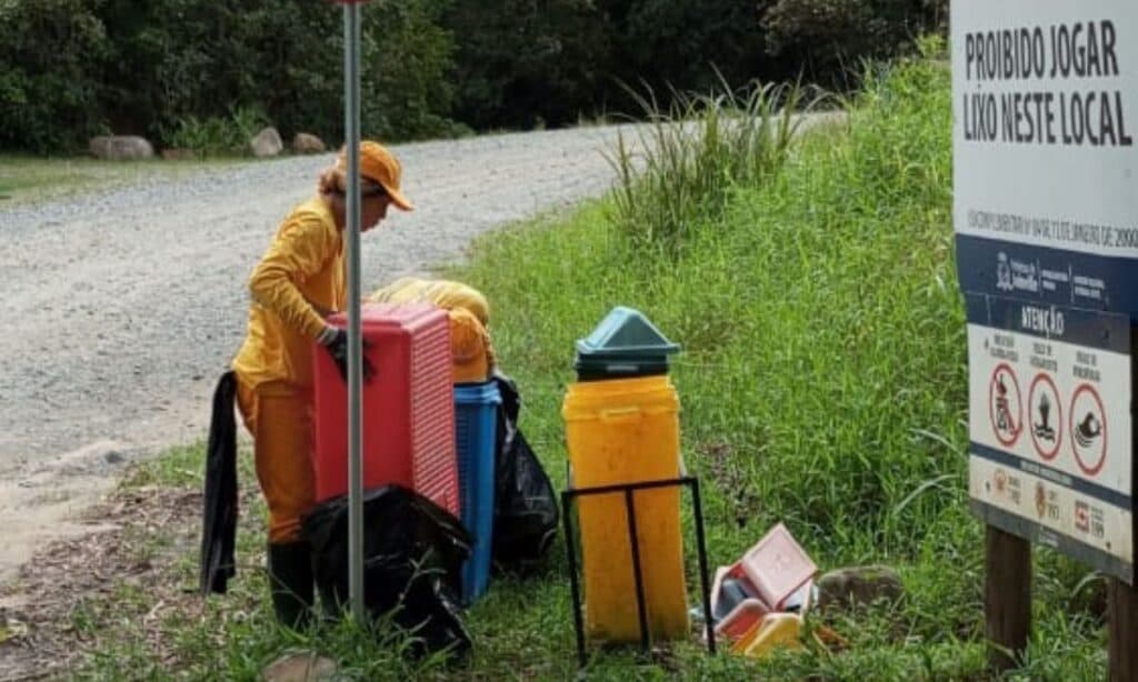 Imagem de destaque da notícia: Prefeitura recolhe oito toneladas de resíduos em áreas próximas de rios em Joinville